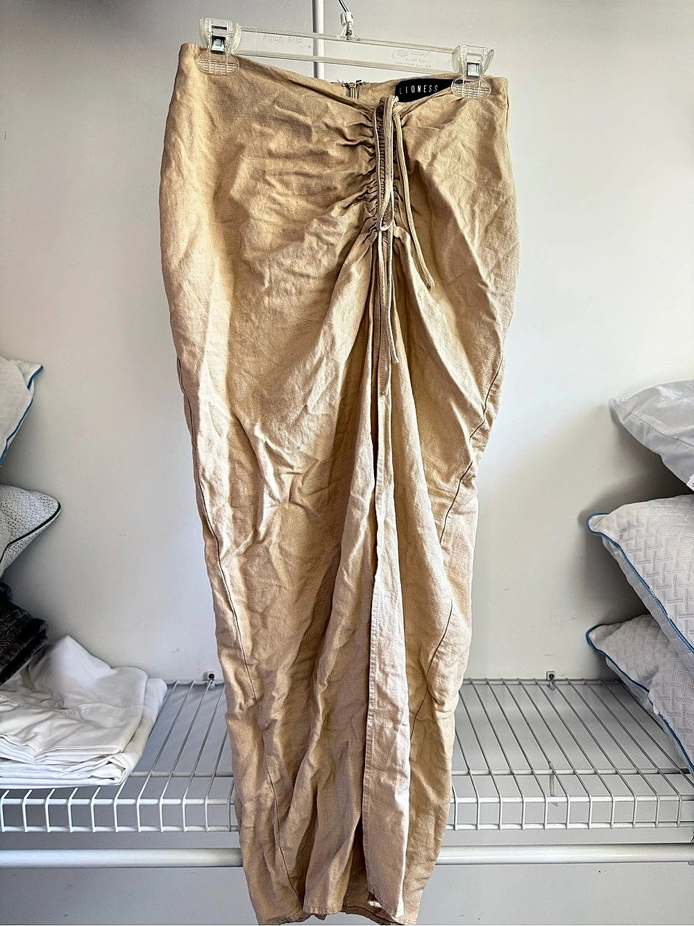 IONESS skirt in Beige Like New